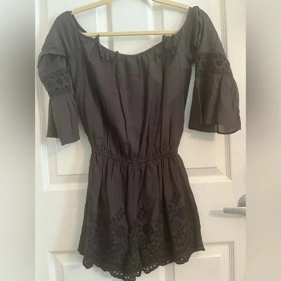 American Eagle eyelet black off shoulder boho romper - Picture 4 of 9